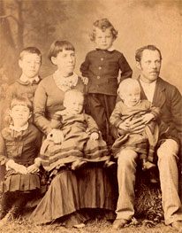 George William Wade and Ann Jane Wade (nee' Clark) and children in 1899.